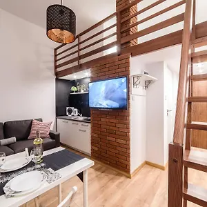 Aparthotel 2 Nights - Great Location, Right Next To Main Rail And Bus Station, 10 Min To Main Square By Foot Krakov